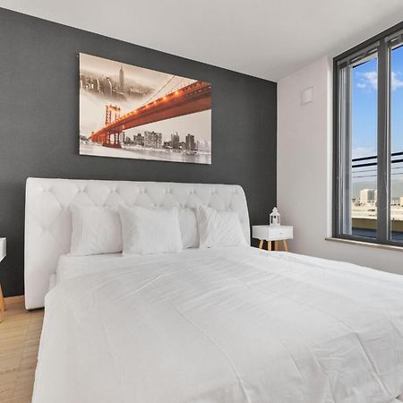 Sky Apartman In Bratislava - With 2 Parking Places Exteriör bild