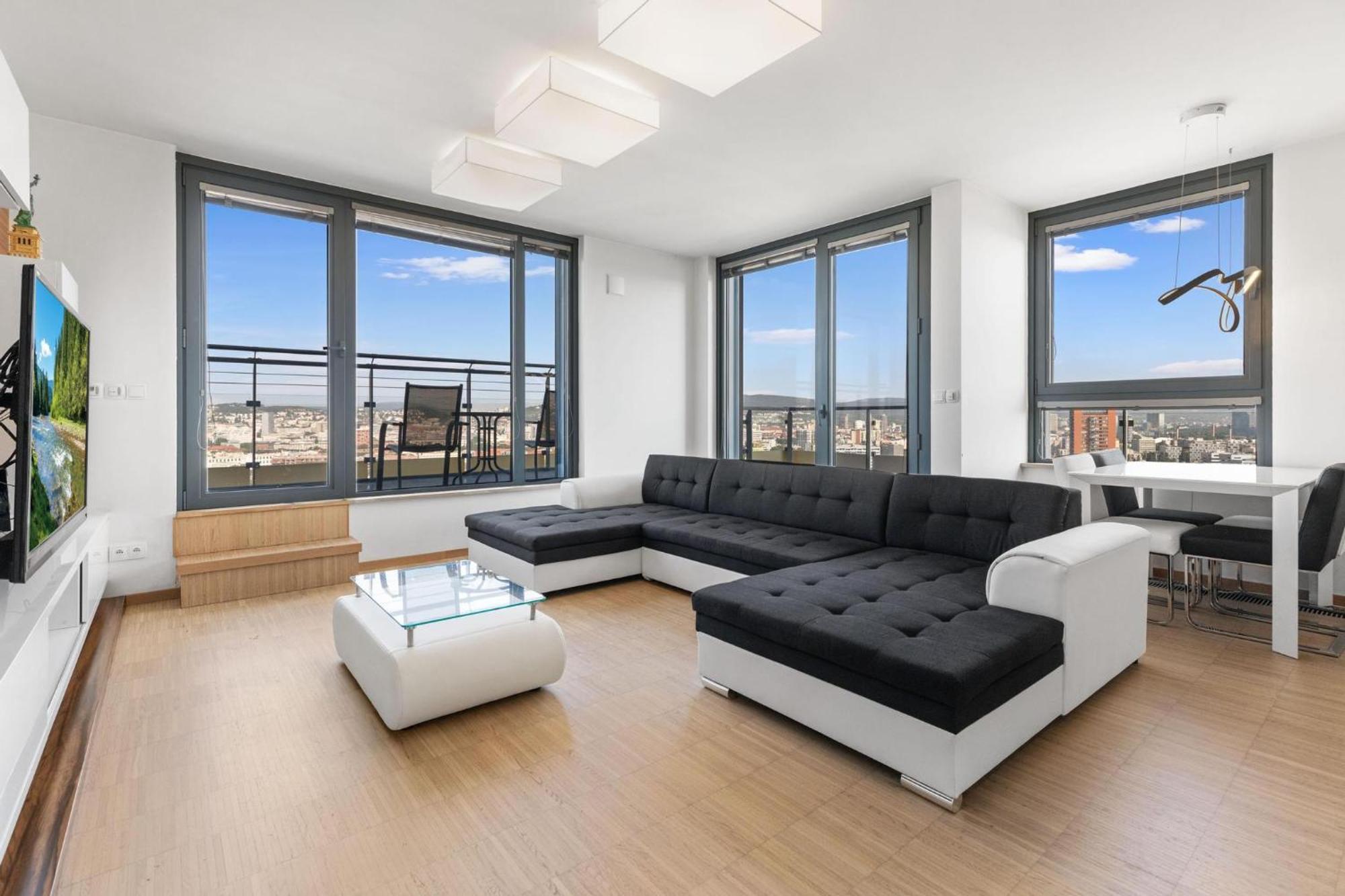 Sky Apartman In Bratislava - With 2 Parking Places Exteriör bild