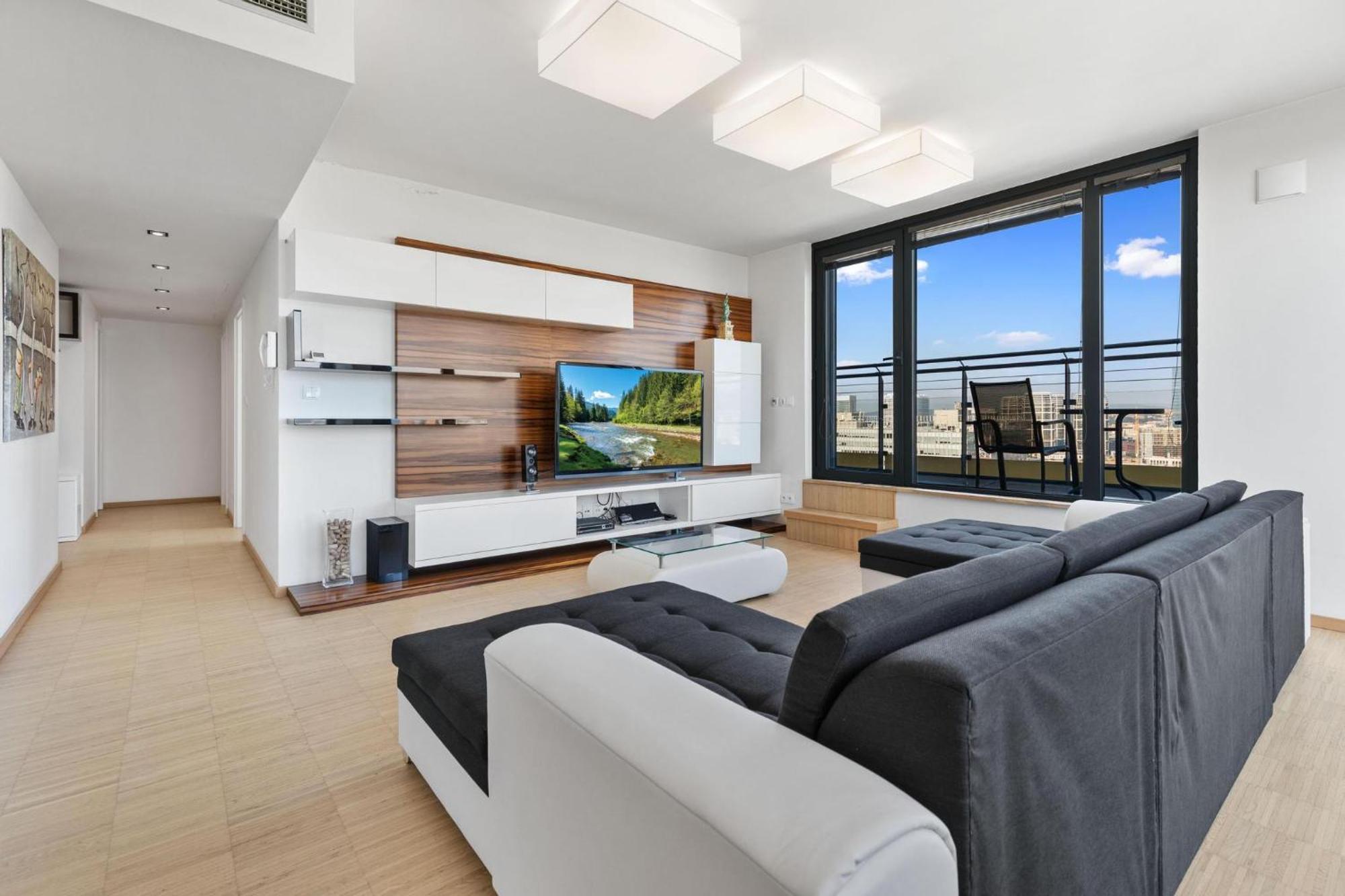 Sky Apartman In Bratislava - With 2 Parking Places Exteriör bild