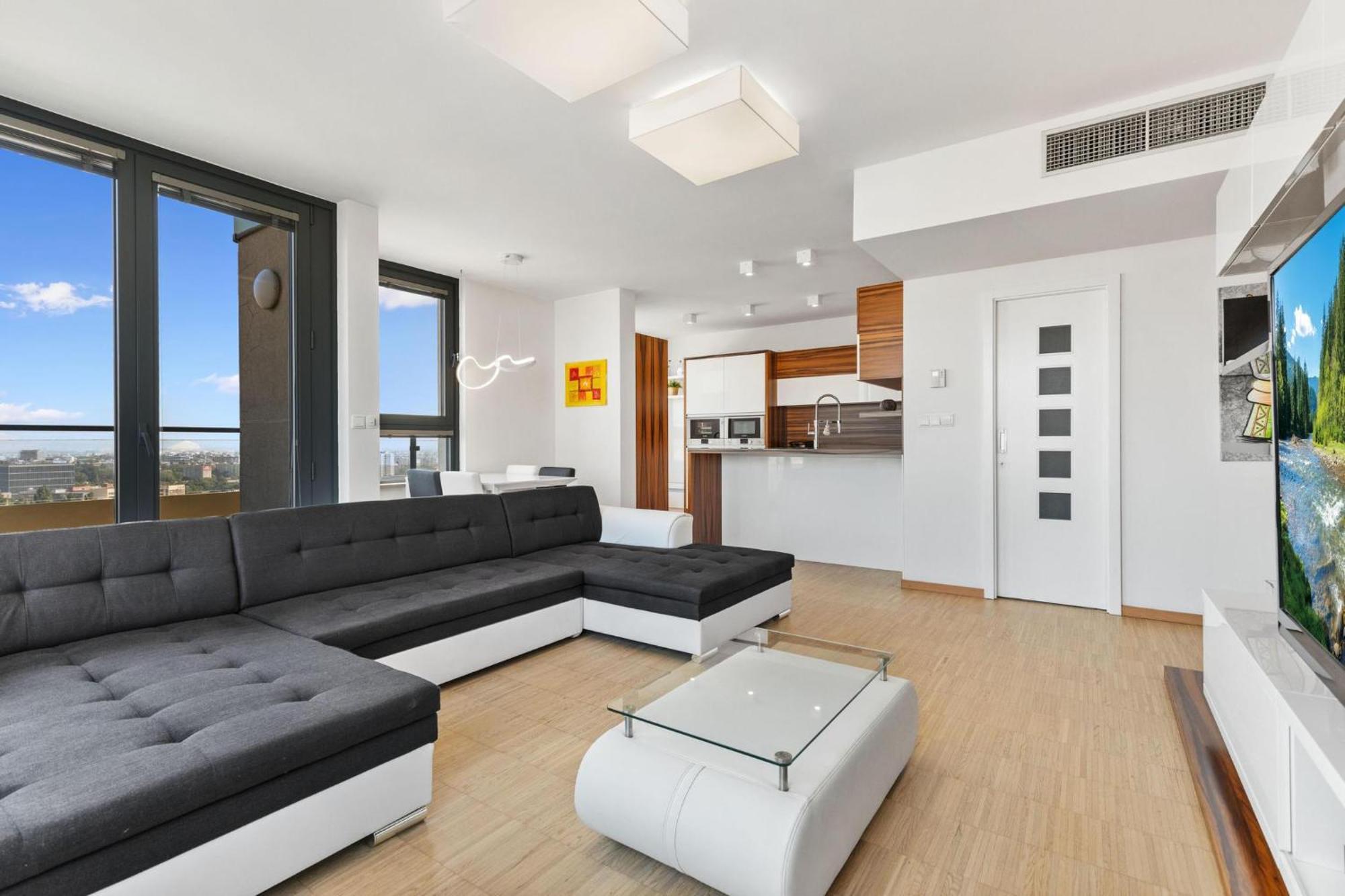 Sky Apartman In Bratislava - With 2 Parking Places Exteriör bild