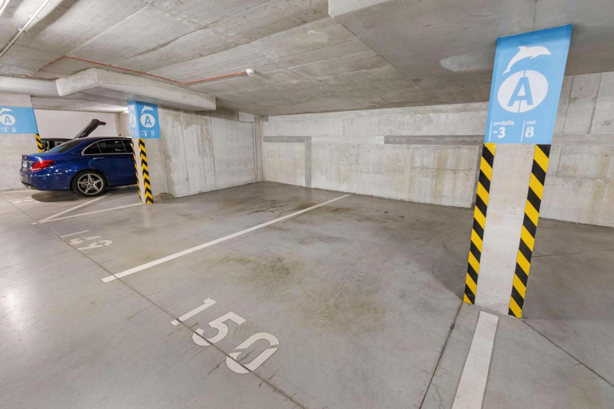 Sky Apartman In Bratislava - With 2 Parking Places Exteriör bild