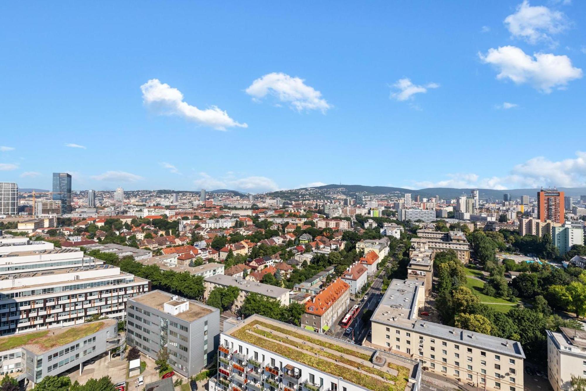 Sky Apartman In Bratislava - With 2 Parking Places Exteriör bild